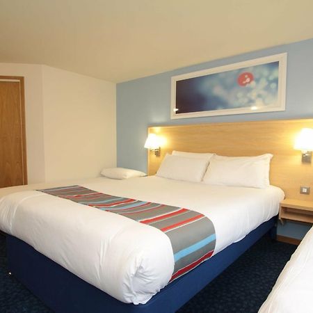 Travelodge London Park Royal ภายนอก รูปภาพ